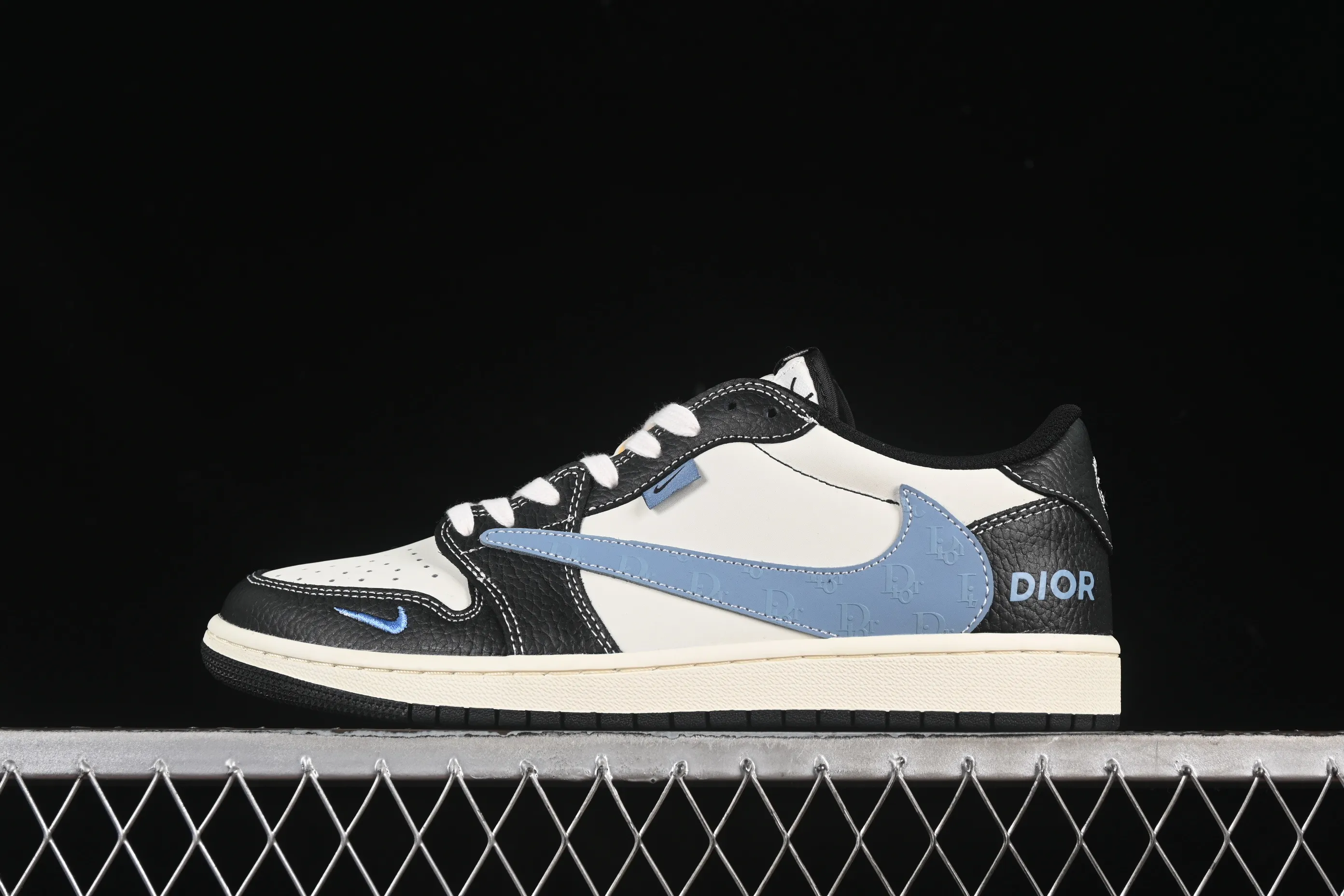 All categories Air Jordan Jordan series basketball shoes Air Jordan 1 Low High-end customized low-top sneakers Travis Scott x Fragment Design x Air Jordan 1 Low OG SP AJ1 Joe 1 Dior joint black and white small blue hook low-top cultural casual sneakers XZ5749-003